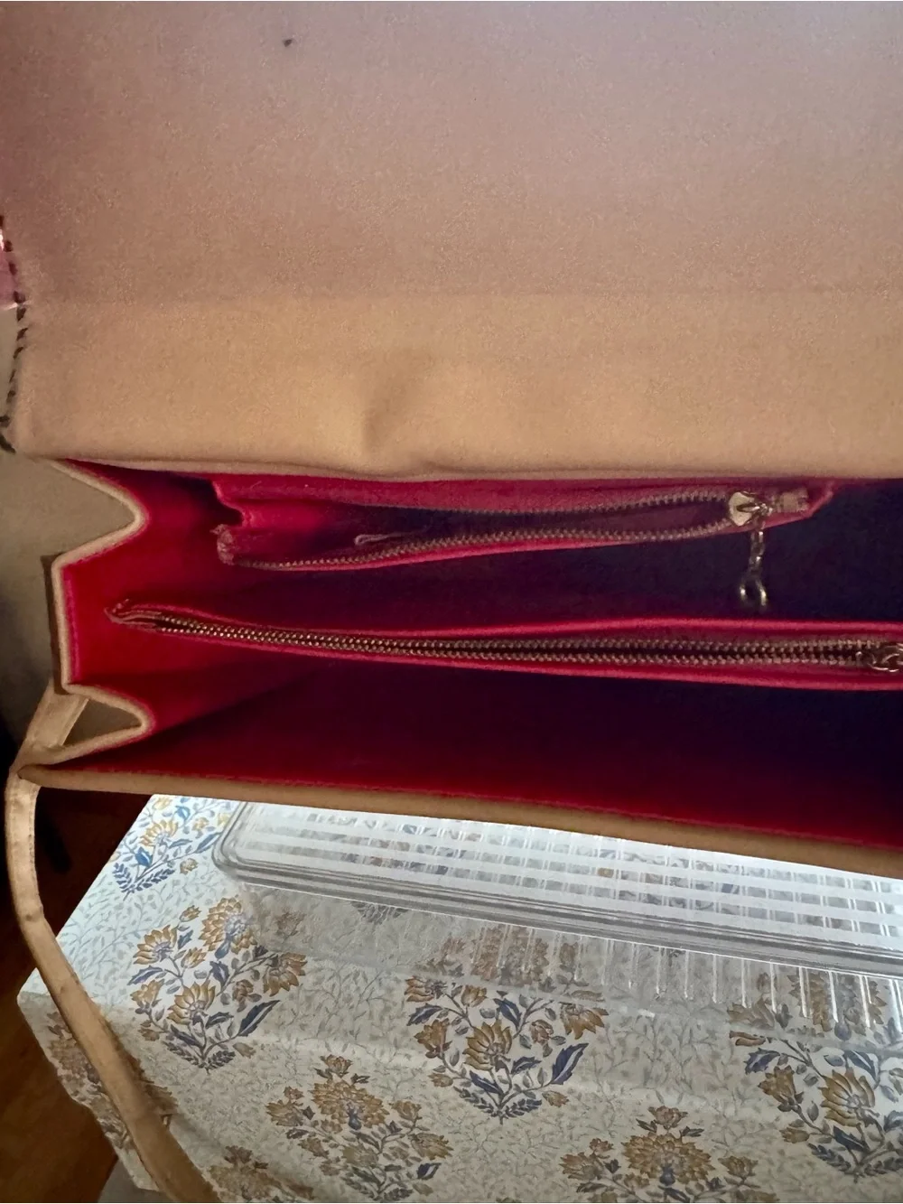 Vintage Brown Crocodile-Embossed Leather Crossbody Bag with Gold Turn-Lock